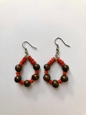 Boucle d'oreille rouge et marron