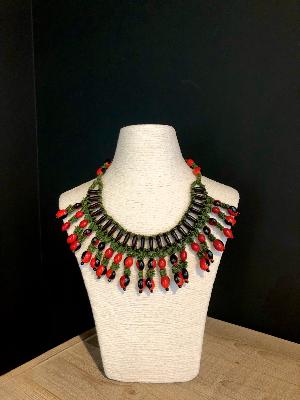 Collier rouge et vert
